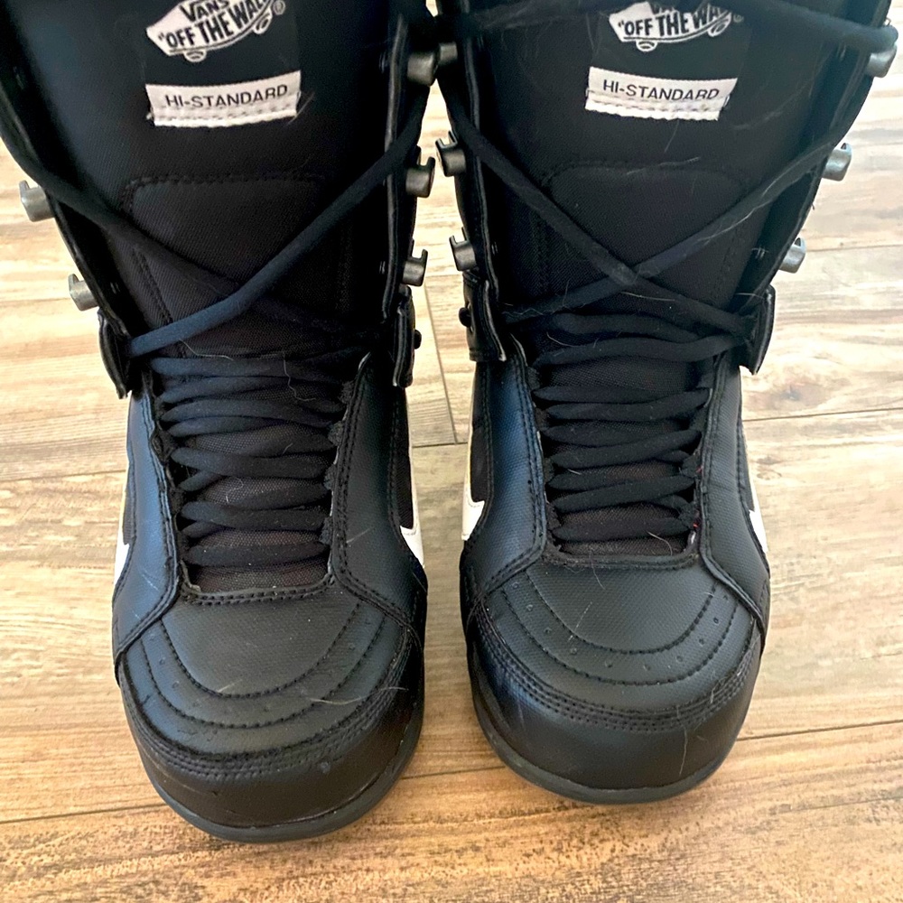 Women’s Vans Snowboard Boots Size US 7